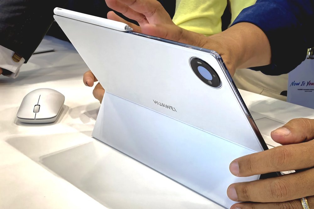    HUAWEI MatePad Pro Max. / Фото: Дмитрий Бевза/РГ