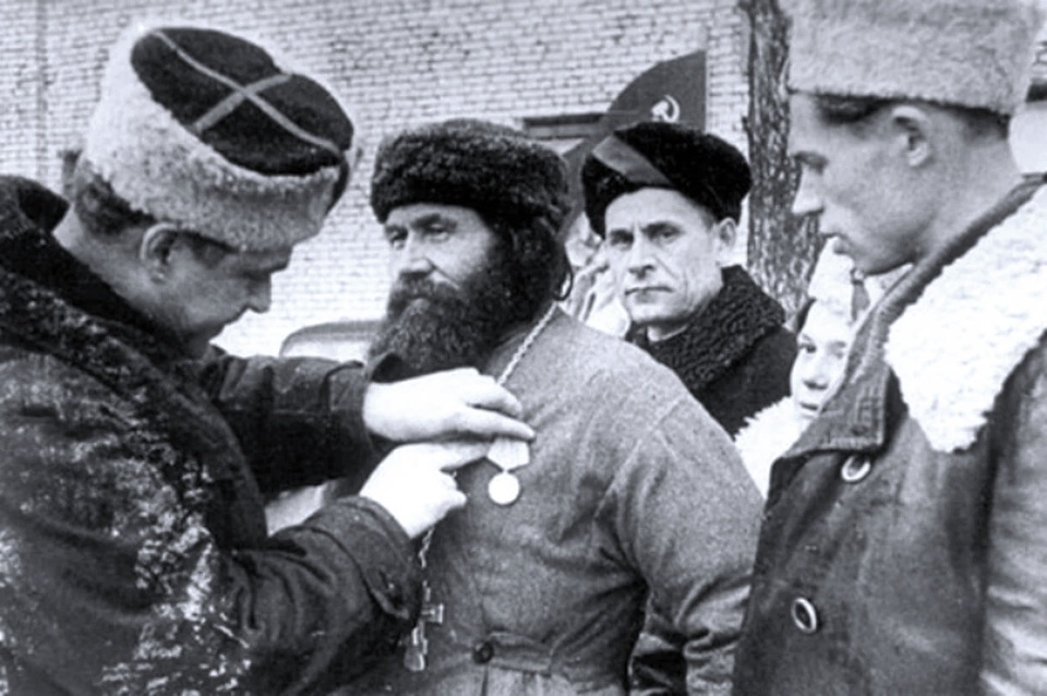 Связь времён. Награждение священника за помощь партизанам во время Великой Отечественной войны.