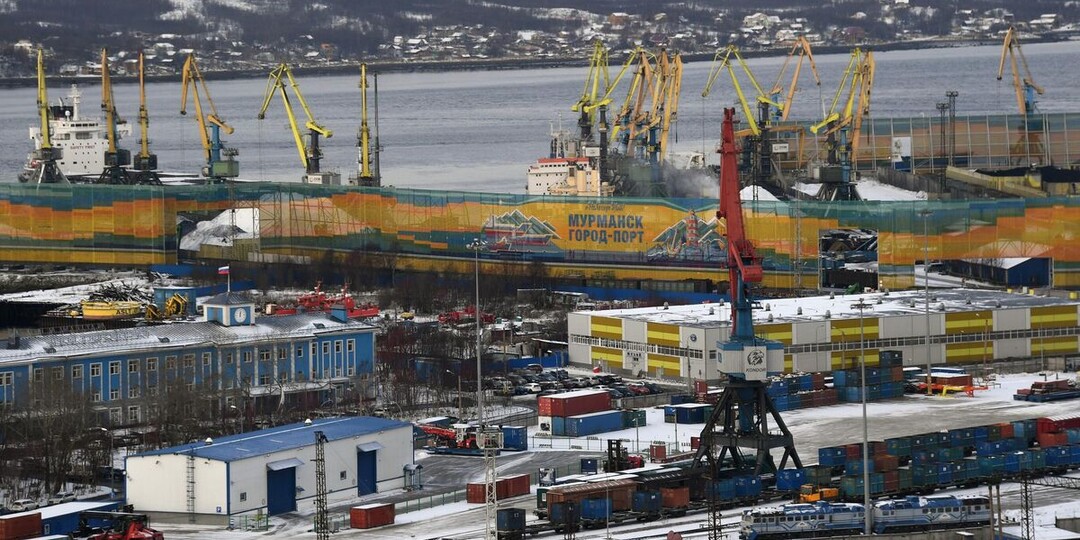 В порту Мурманска произошло задымление на грузовом судне