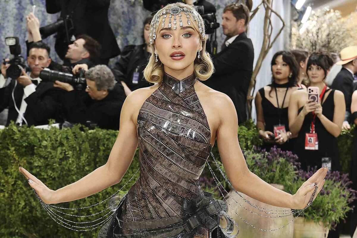 Сабрина Карпентер в Dior