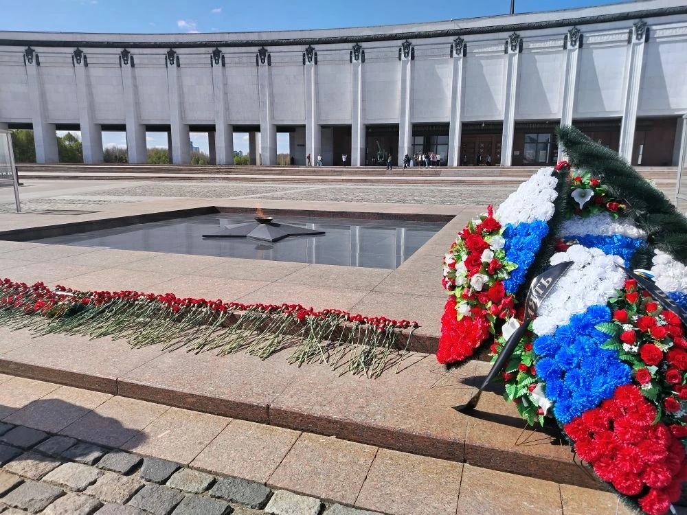 Вечный огонь у музея Победы