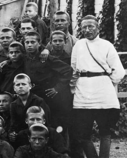 "Ты хуже всех": 1 Урок, который Антон Макаренко запомнил навсегда