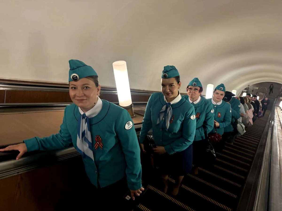 Оксана Коновалова и ее коллеги-проводники поездов «Таврия» 