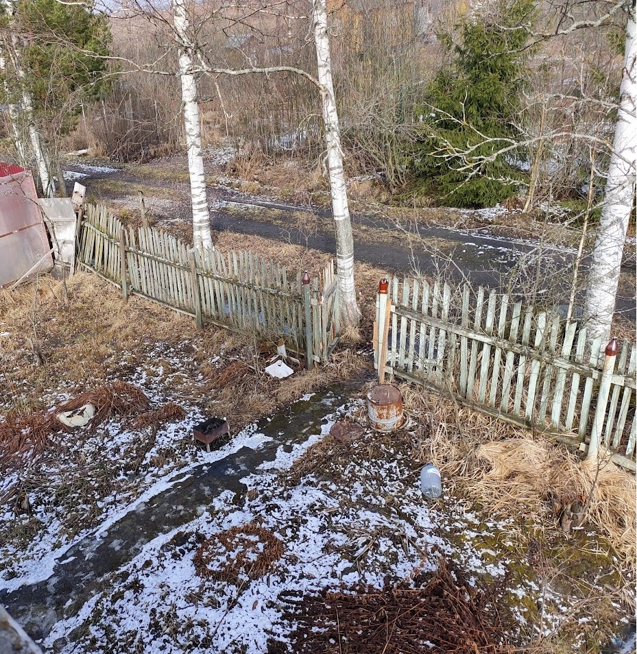Старый покосившийся забор