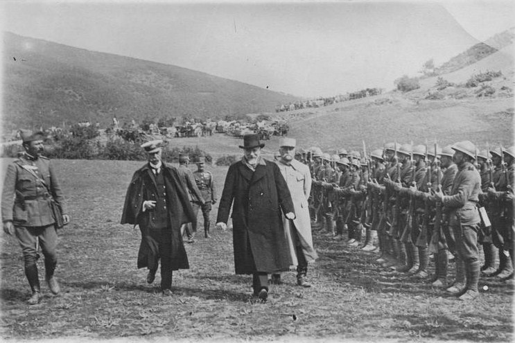 Элефтериос Венизелос инспектирует греческие войска в 1918 году
