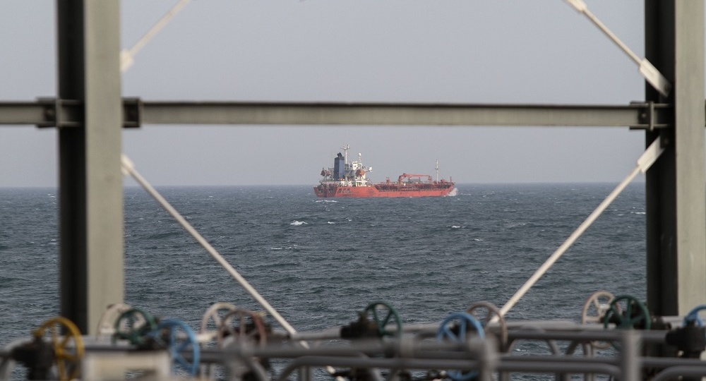 СМИ: Китайский нефтяной танкер впервые атакован у входа в Ормузский пролив
