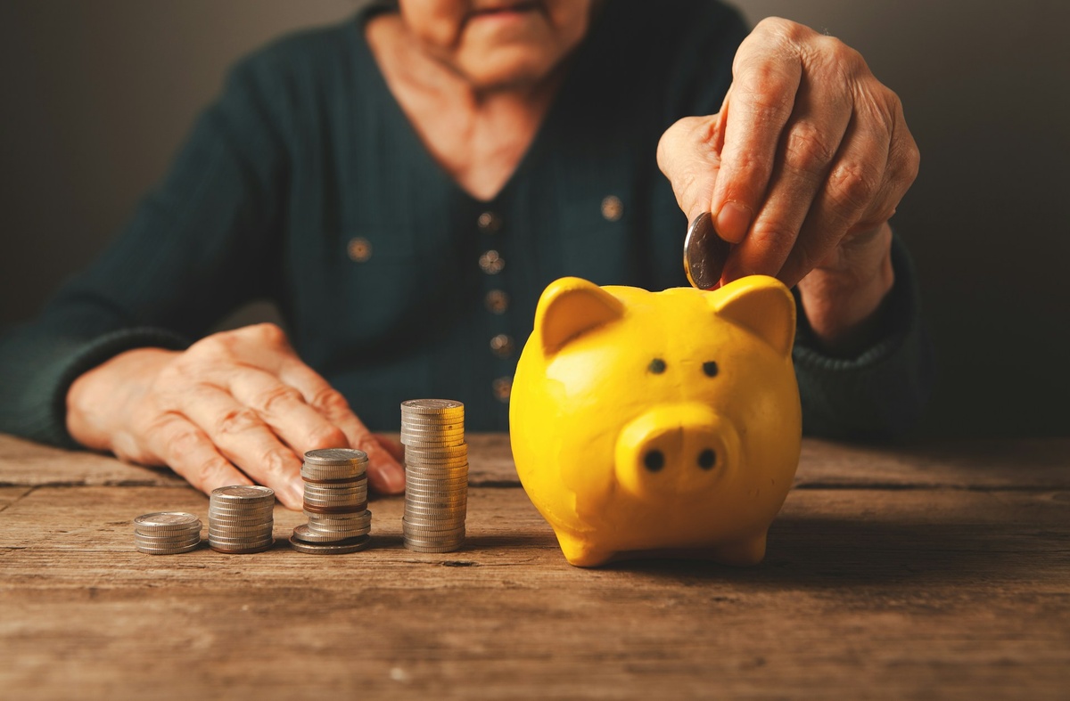 elderly pensioners money/Unsplash
