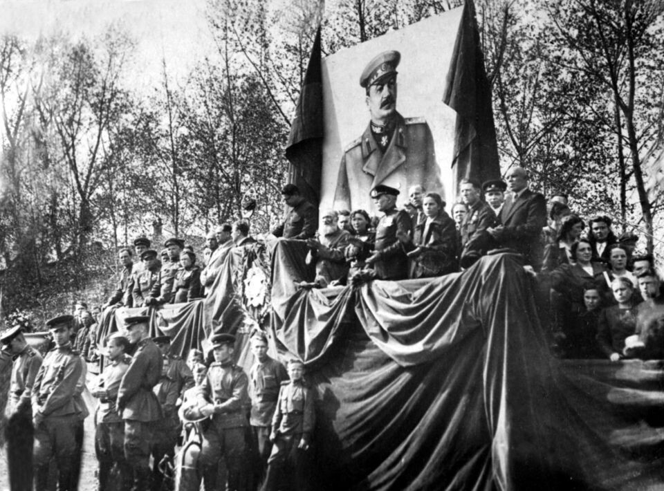    Барнаул, пл. Свободы. Митинг в День Победы. Источник: goskatalog.ru, архив АГКМ, Гурович Ш.М.