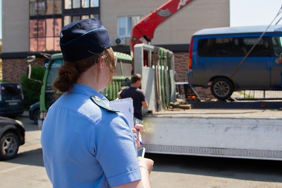    Судебные приставы арестовали автомобиль должника-иностранца. Фото: УФССП по Красноярскому краю