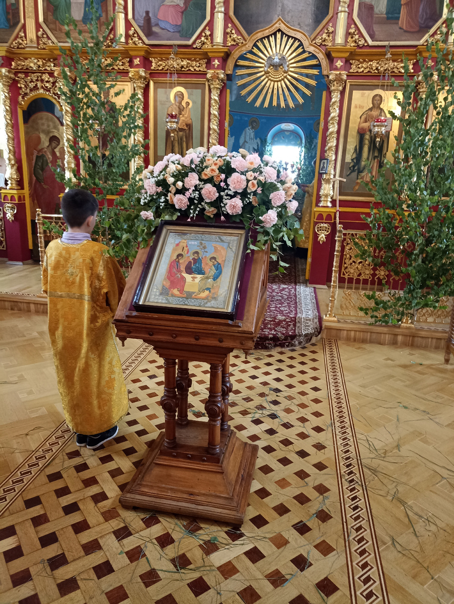 В храме.