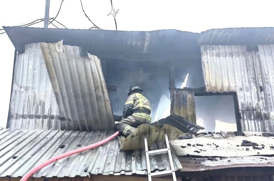    Пламя пожарные тушили около полутора часов. Фото: ГУ МЧС России по Томской области