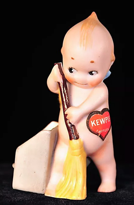 Такой оригинальный коллекционный Kewpie в наше врем может стоить на аукционах несколько сотен долларов