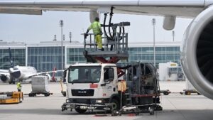 Ирония топливного кризиса: авиакомпании в плюсе, а «попали» только пассажиры