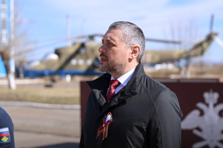 Осипов вручил лётчикам госнаграды накануне Дня Победы