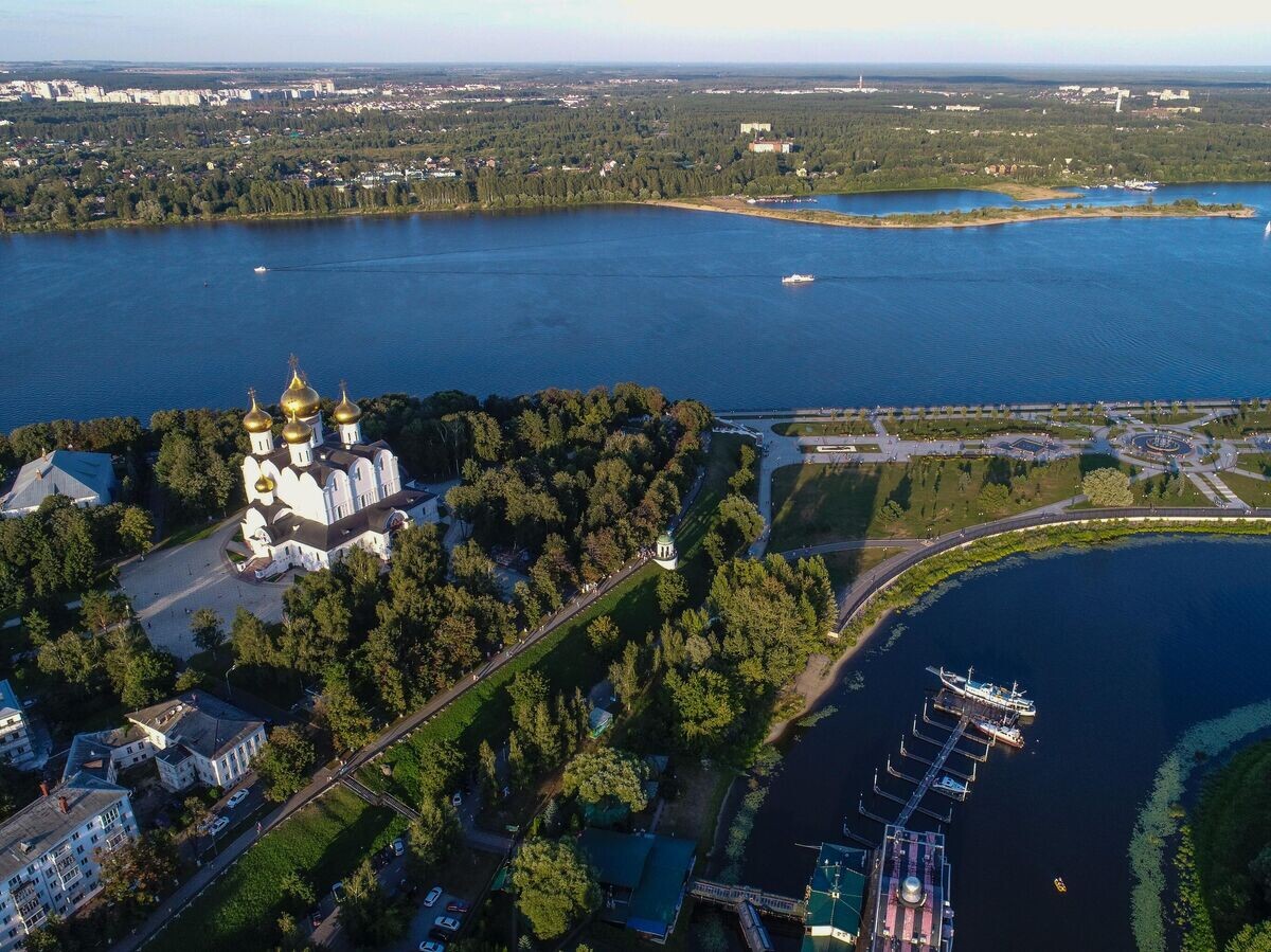    Успенский кафедральный собор на стрелке Волги и Которосли в Ярославле | © РИА Новости / Алексей Куденко