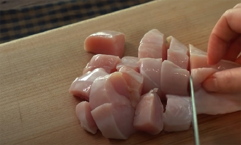Особые сочные наггетсы из куриной грудки – лучший вариант закуски для любого случая