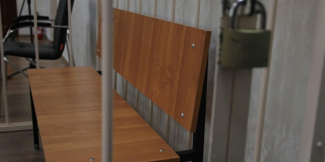 Вельчанин получил почти 4 года колонии строгого режима за истязание 10-летнего пасынка
