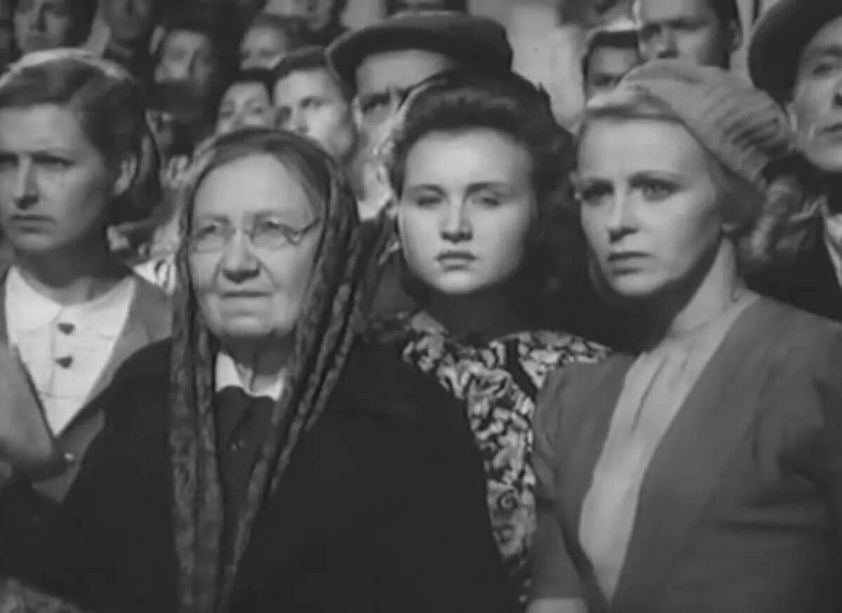 Кадр из фильма «Человек № 217» (1944). Скриншот.