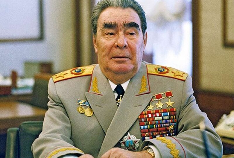 Маршал Брежнев, «гардемарин» Шевельков и тараканьи бега русских эмигрантов. Этот день в истории: 8 мая