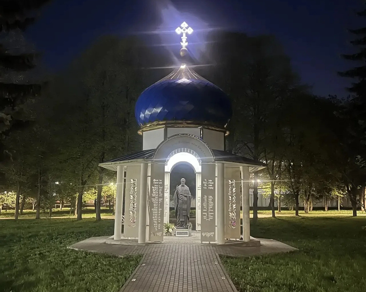     В Курске отремонтировали подсветку в часовни со скульптурой Николая Чудотворца