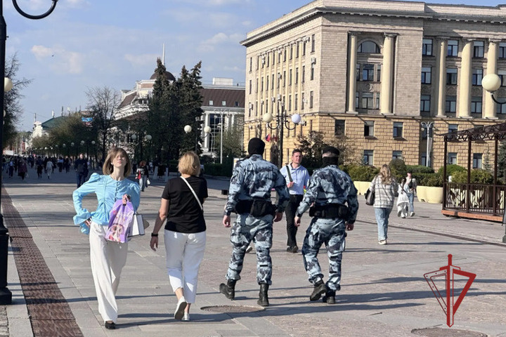 В Пензенской области росгвардейцы раздали жителям Георгиевские ленточки в преддверии Дня Победы
