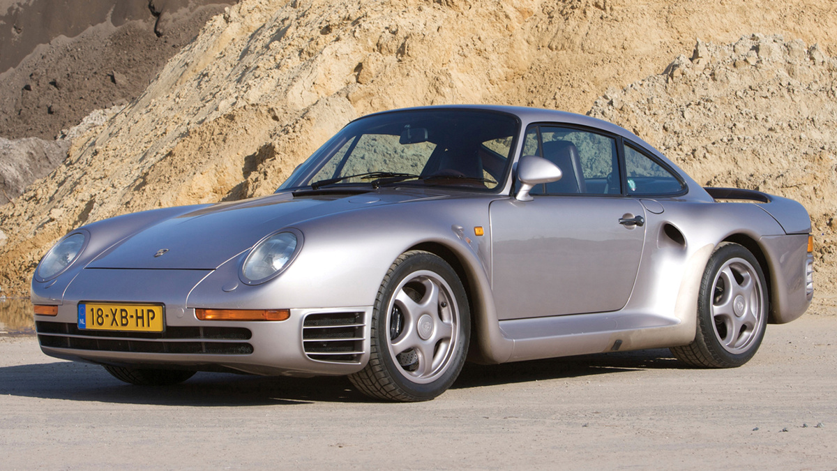 Внешность Porsche 959 - это классический силуэт 911-го, который «растянули» и сгладили в угоду экстремальной аэродинамике. Машина выглядела одновременно массивной и очень обтекаемой