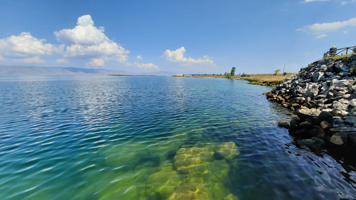 Изумрудные воды озера
