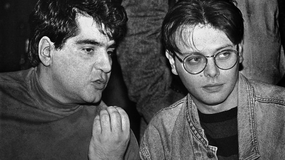 С публицистом и критиком Александром Тимофеевским (слева), 1994 год.📷Фото: Александр Тягны-Рядно / Коммерсантъ