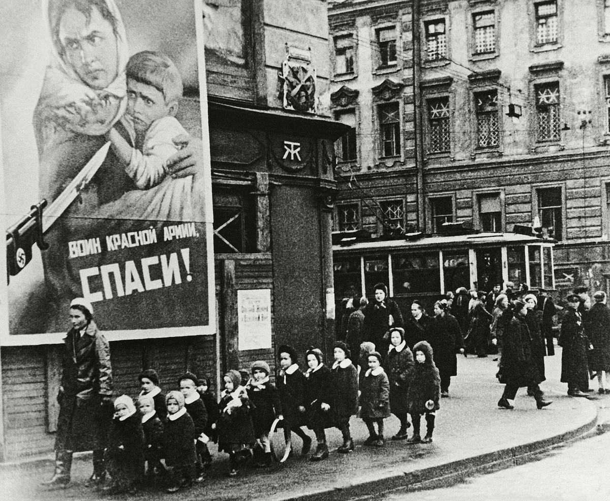 1942 год, блокадный Ленинград. Проект "История России в фотографиях", серия "Дети Великой Отечественной", очень рекомендую https://russiainphoto.ru/exhibitions/652/#5 