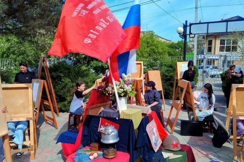 81-й годовщине Победы посвятили пленэр учащиеся Детской художественной школы