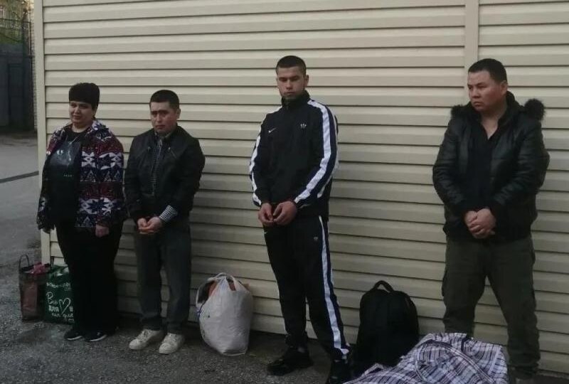 Рязанские полицейские выслали из России группу мигрантов за нарушение закона