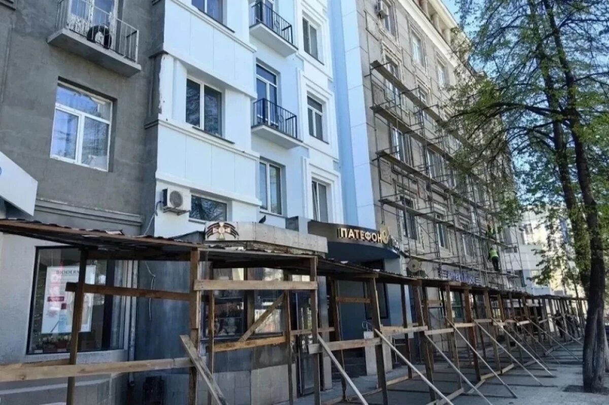    В Челябинске возобновили ремонт здания-памятника на проспекте Ленина
