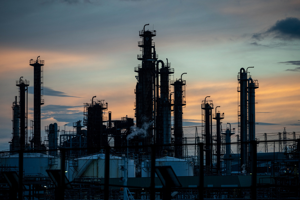    Россия получила 855,6 млрд рублей нефтегазовых доходов. Но в масштабах дефицита это пшик. Фото: magnific.com