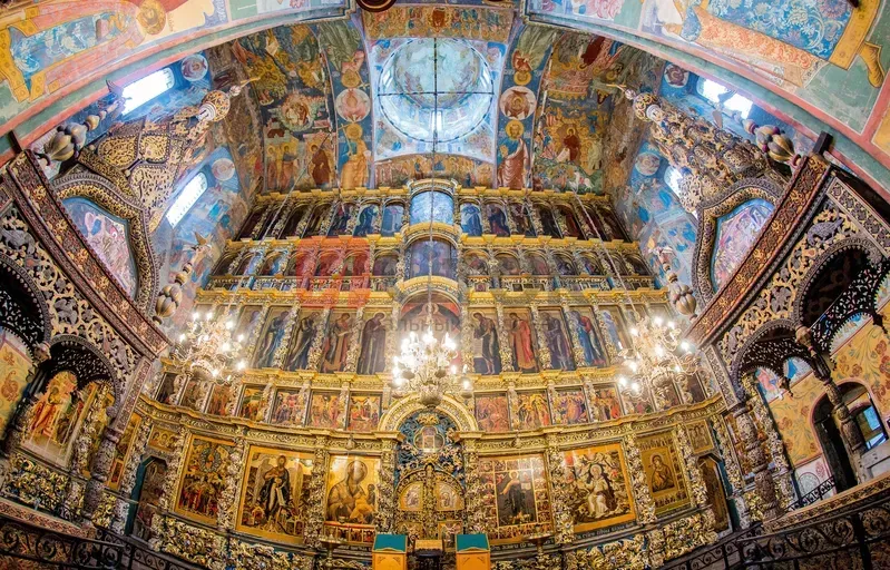 Иконостас храма Ильи Пророка в Ярославле. Фото из интернета. Очень красиво, дух захватывает