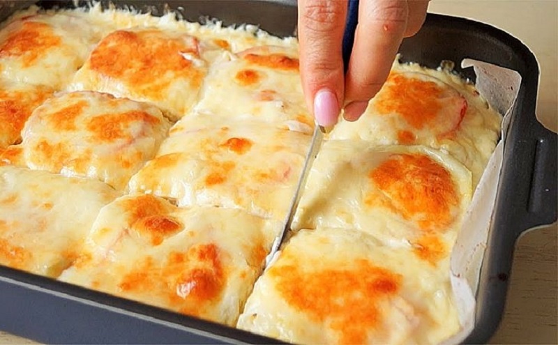 Необычная куриная запеканка: легкий рецепт с сыром и сметаной
