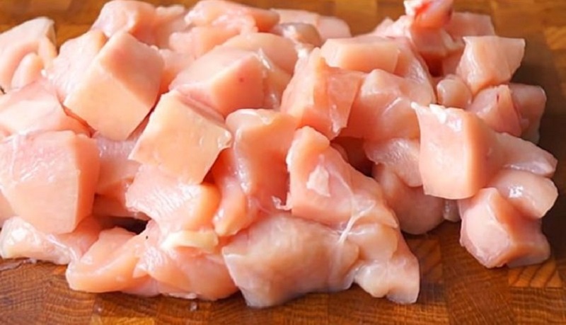 Необычная куриная запеканка: легкий рецепт с сыром и сметаной