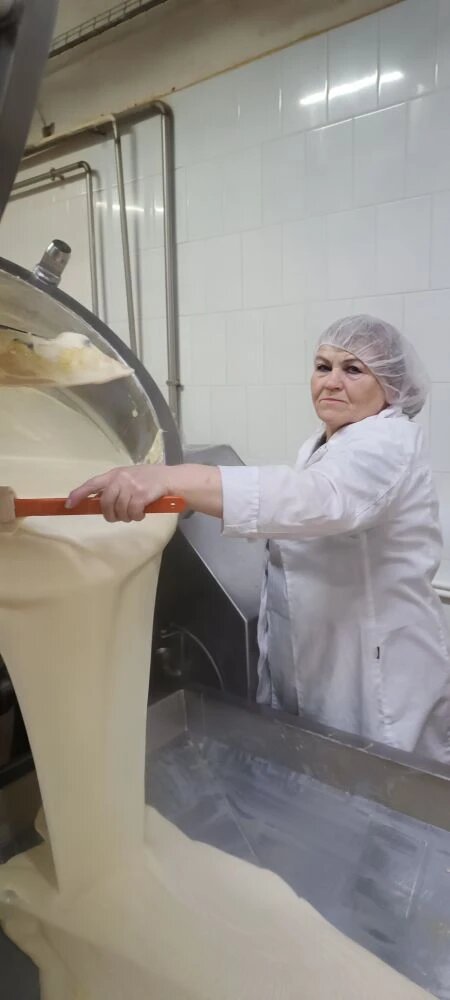 Маргарита Куваева отработала на производстве сыра больше 50 лет. Фото: Газета Вологодского округа "Маяк"