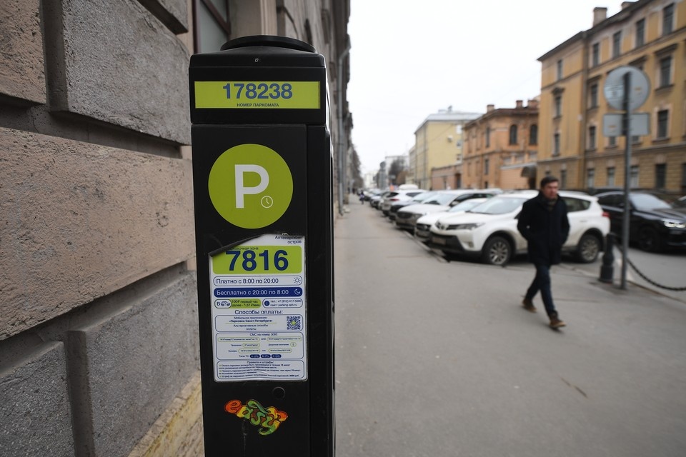   Парковка в центре 9 мая не будет бесплатной. Алексей БУЛАТОВ