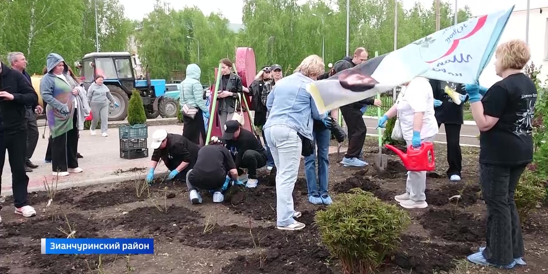 Белые розы вновь зацвели в память о Юрии Шатунове