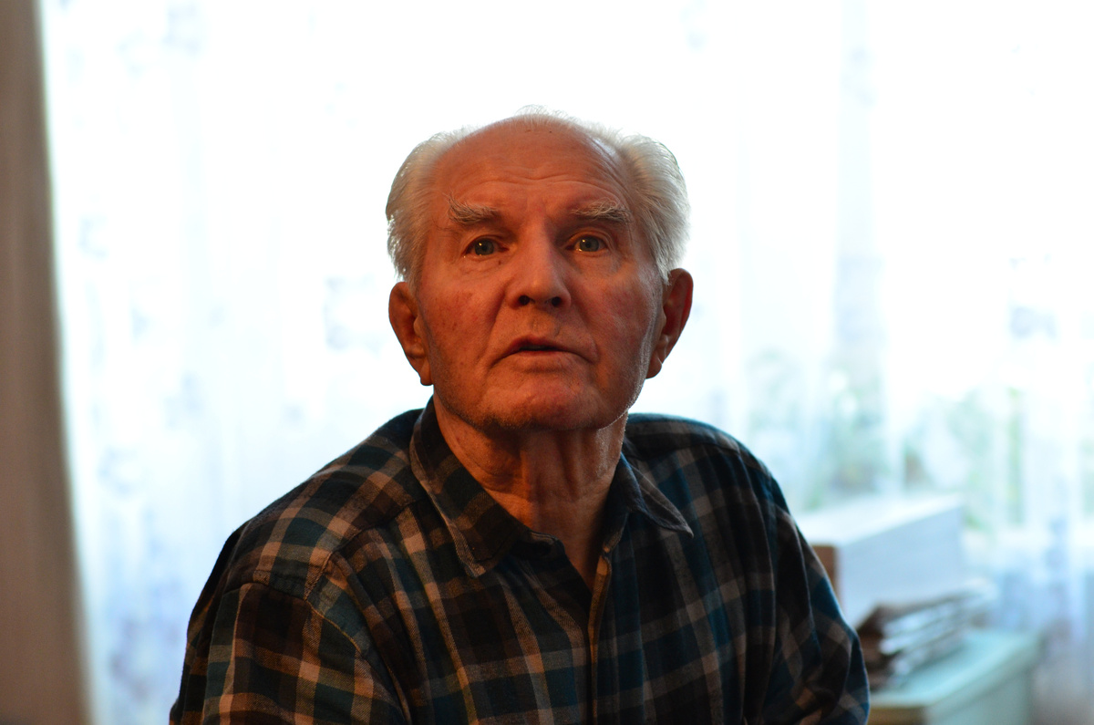 Участник Великой Отечественной войны, обладатель орденов Александра Невского, Отечественной Войны II степени, Красной Звезды, Трудового Красного знамени Николай Владимирович Копытов у себя дома. 2014 год. Оренбург