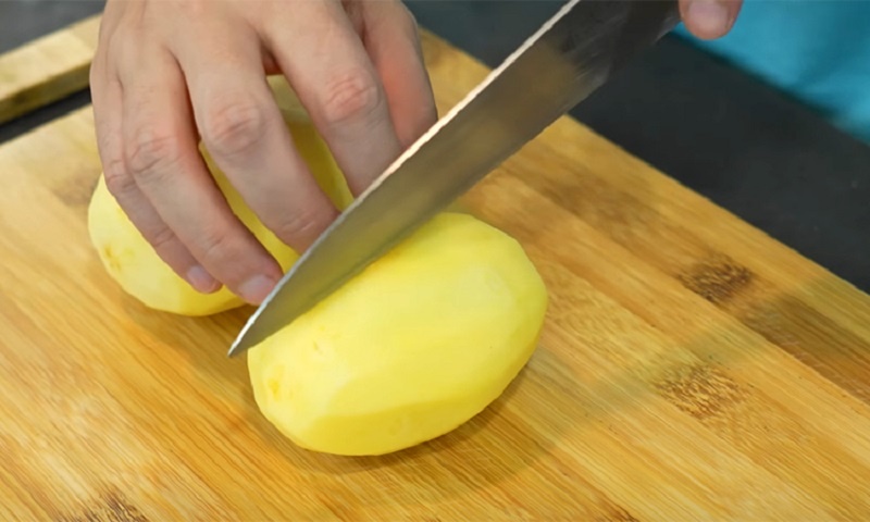Необычная закуска из картофеля: хрустящие шарики для любого случая