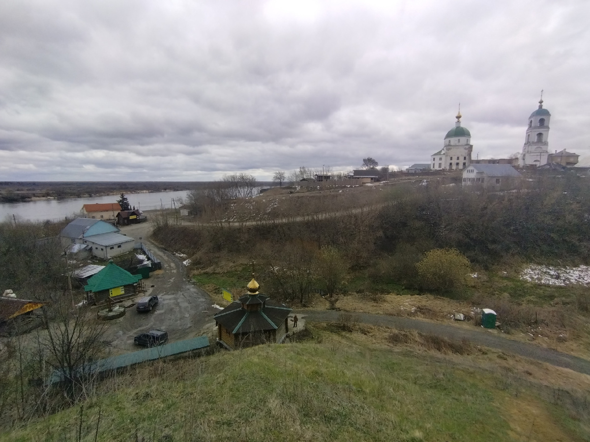 Вид с холма на источник