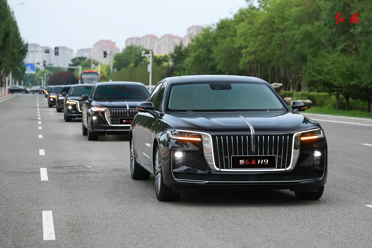    За основу «Сената» взят седан Hongqi H9