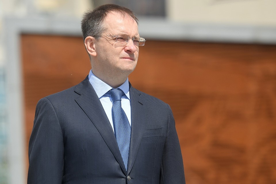    Сам Владимир Ростиславович, узнав про приговор, саркастично заметил, что готов подарить СБУ экземпляр этого учебника Алексей БУЛАТОВ