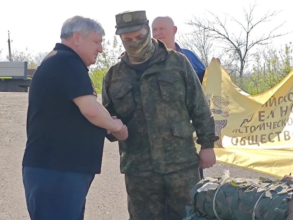    Российское военно-историческое общество передало штурмовикам гуманитарную помощь Константин КНЯЗЕВ