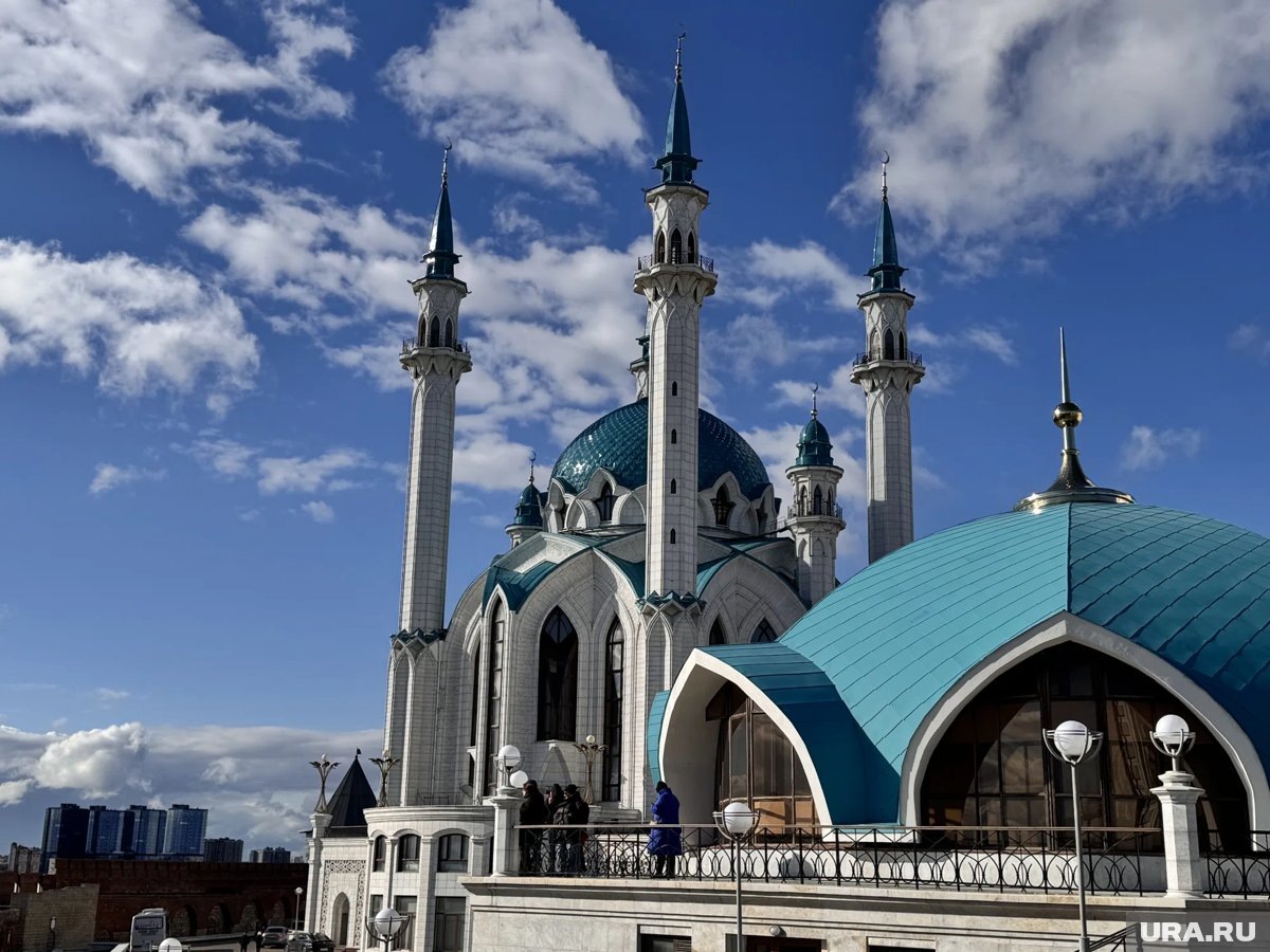     Разница в часовом поясе с Екатеринбургом у Казани - два часа, это стоит учитывать при поездке