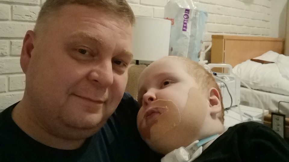 Стал реагировать на папу и голос мамы: 5-летний Рома из Уфы с врожденной аномалией нуждается в полугодовой реабилитации