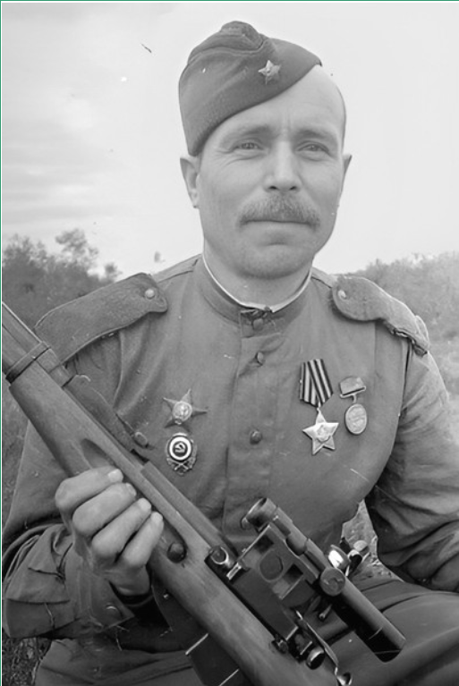 Бондаренко Тимофей Герасимович. С 1 января 1942 года в рядах Красной
Армии, призван Енисейским РВК (Енисейский район Красноярского края). С
апреля 1942 года на фронтах Великой Отечественной войны. Приказом 4 от 4
декабря 1942 года по 642-му стрелковому полку (200-я стрелковая дивизия,
Северо-Западный фронт) сержант Т. Г. Бондаренко за 33 уничтоженных фашиста
награждён медалью "За боевые заслуги". 18 августа 1943 года сержант Т. Г.
Бондаренко был представлен командованием части к награде за уничтожение 75
фашистов и подготовку 28 молодых снайперов, которые уничтожили более 800
солдат и офицеров противника. Приказом 39 от 21 августа 1943 года по частям
200-й стрелковой дивизии (Северо-Западный фронт) награждён орденом Красной
Звезды. 