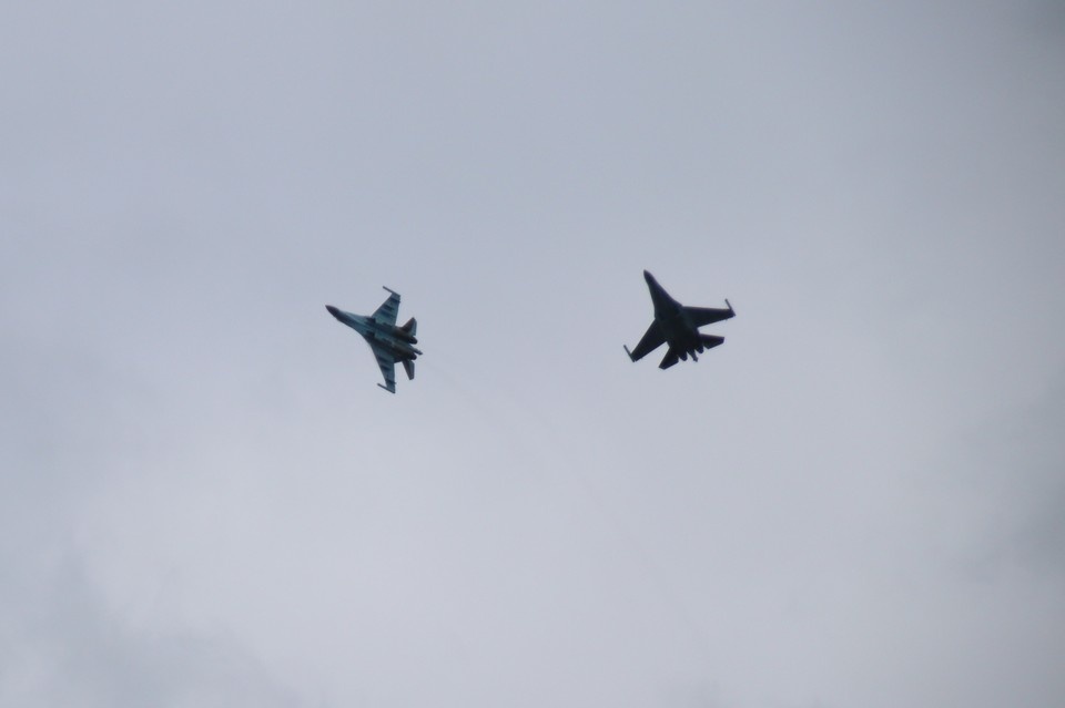    Су-30МК2 сопроводили китайские бомбардировщики над спорным островом Хуанъянь Владимир ДЕМЧЕНКО