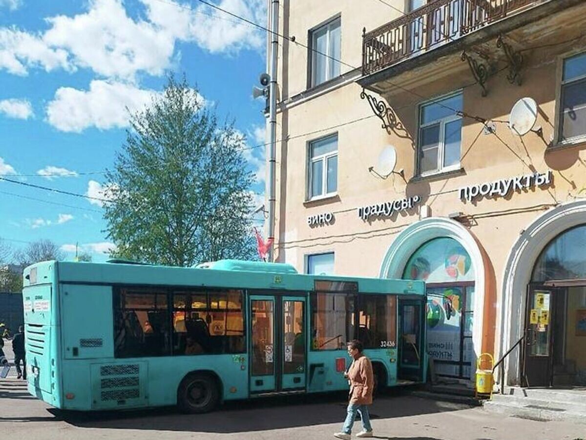    Последствия ДТП с участием автобуса в Санкт-Петербурге | © Фото : Мегаполис | ДТП и ЧП | Санкт-Петербург